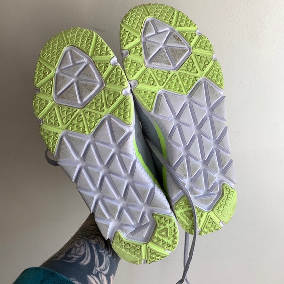 Gym Shoes bY REEBOK - Picture 2 of 6